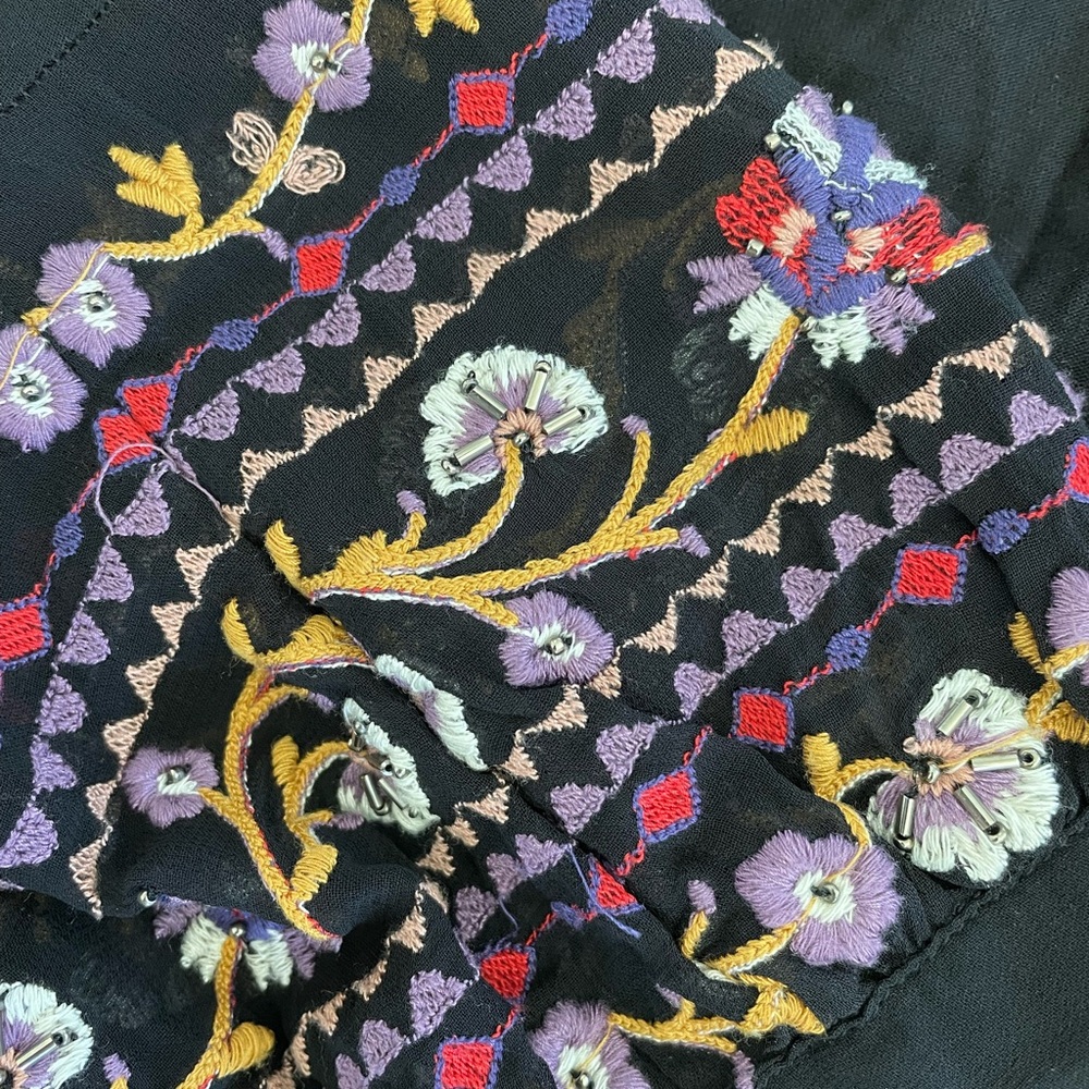 Anthropologie Akemi + Kin Louise Black Embroidered Floral Blouse Size L - Picture 9 of 11